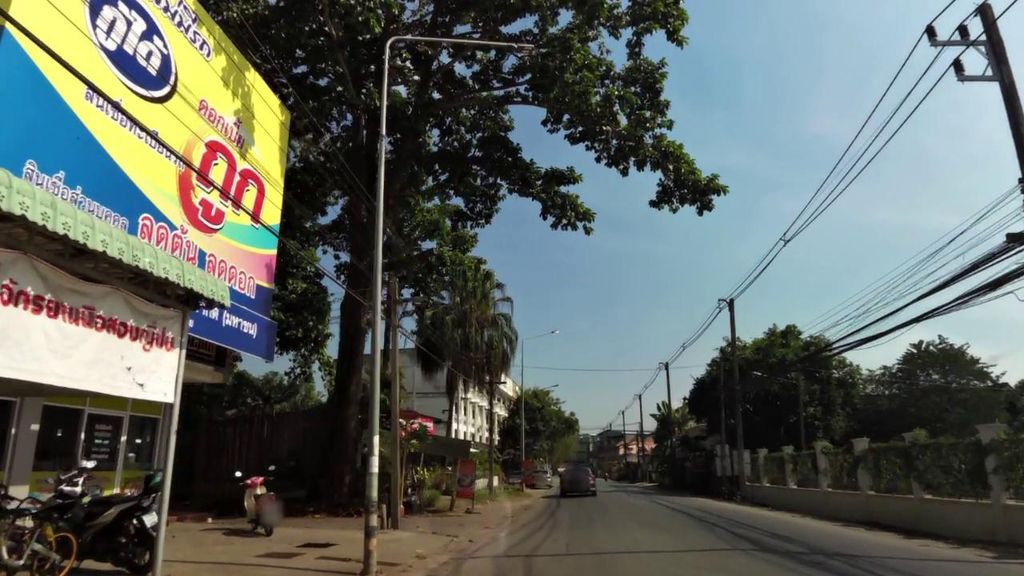 ภาพถนนตรงที่ Sunee since. 2020 ตั้งอยู่ ถ่ายโดย toffy พ.ศ. 2561 (2018) · A street-level view of where Sunee since. 2020 stands, by toffy in 2561 (2018)