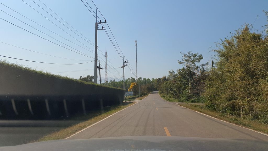 ภาพถนนตรงที่ สำนักงานเกษตรอำเภอแม่ลาว ตั้งอยู่ ถ่ายโดย jrcarlsen พ.ศ. 2565 (2022) · A street-level view of where สำนักงานเกษตรอำเภอแม่ลาว · Samnakngan Kaset Amphoe Mae Lao stands, by jrcarlsen in 2565 (2022)
