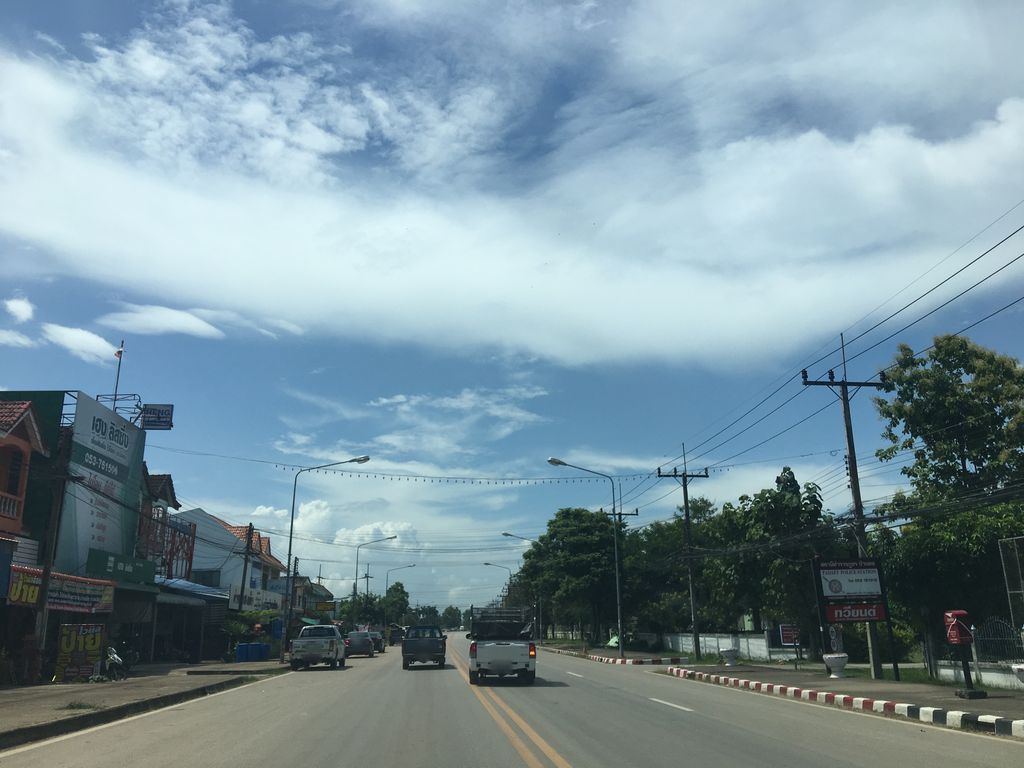 ภาพถนนตรงที่ นิ่มลีสซิ่ง ตั้งอยู่ ถ่ายโดย wapriz พ.ศ. 2561 (2018) · A street-level view of where นิ่มลีสซิ่ง · Nimlitsing stands, by wapriz in 2561 (2018)