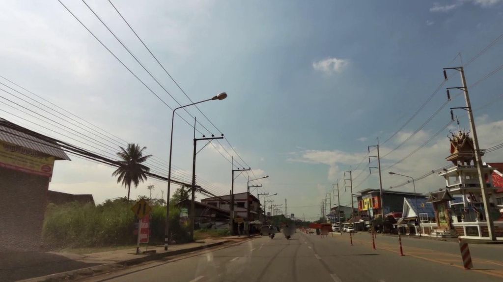 ภาพถนนตรงที่ โรงกลึงบุญน้าวการช่าง2 ตั้งอยู่ ถ่ายโดย toffy พ.ศ. 2561 (2018) · A street-level view of where โรงกลึงบุญน้าวการช่าง2 · Rongklueng Bun Nao Kanchang2 stands, by toffy in 2561 (2018)