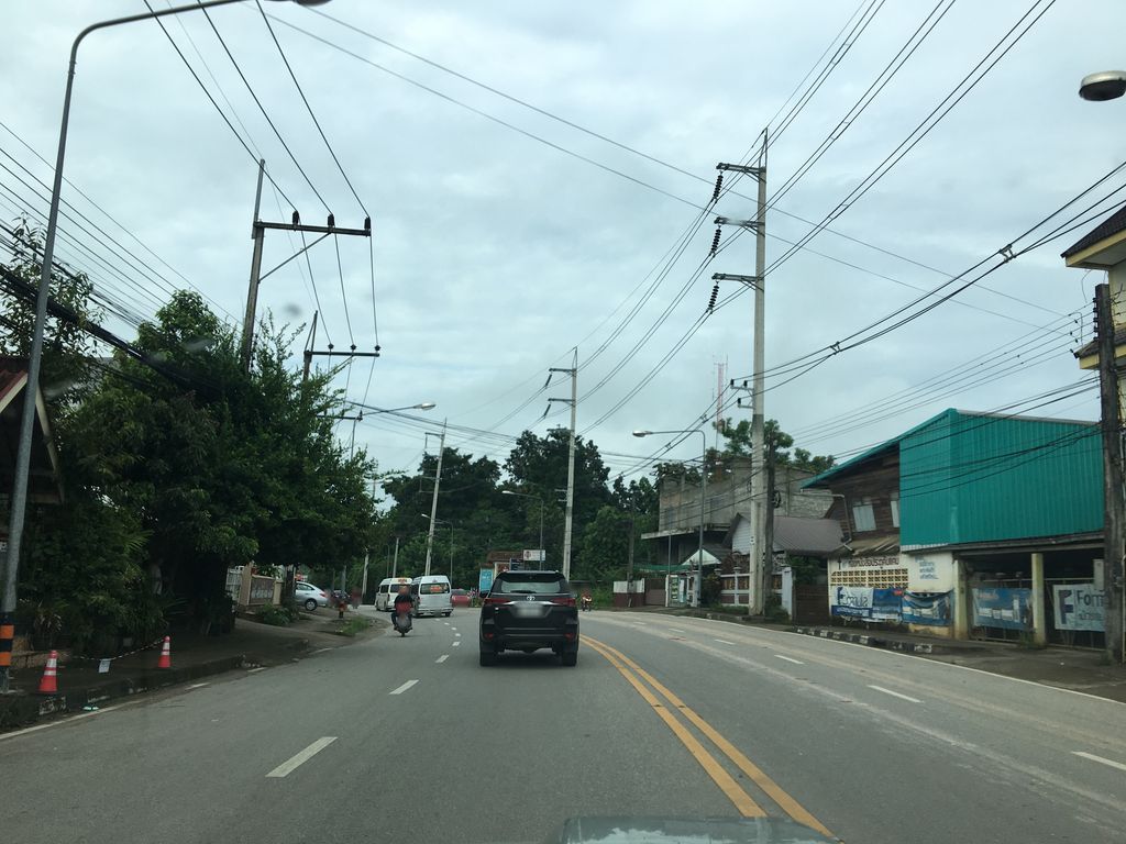 ภาพถนนตรงที่ กิน เต็ก กัน ตั้งอยู่ ถ่ายโดย wapriz พ.ศ. 2561 (2018) · A street-level view of where กิน เต็ก กัน · Kin Tek Kan stands, by wapriz in 2561 (2018)