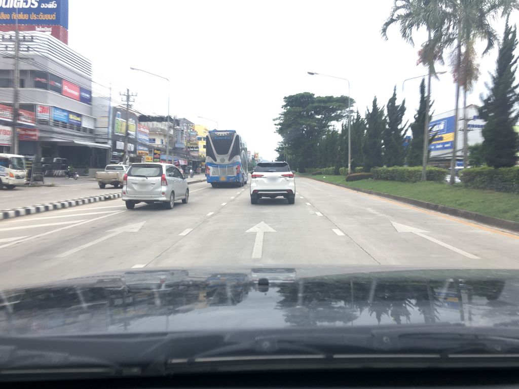 ภาพถนนตรงที่ ก๋วยเตี๋ยวรสเด็ด ตั้งอยู่ ถ่ายโดย wapriz พ.ศ. 2561 (2018) · A street-level view of where ก๋วยเตี๋ยวรสเด็ด · Kuaitiao Rotdet stands, by wapriz in 2561 (2018)
