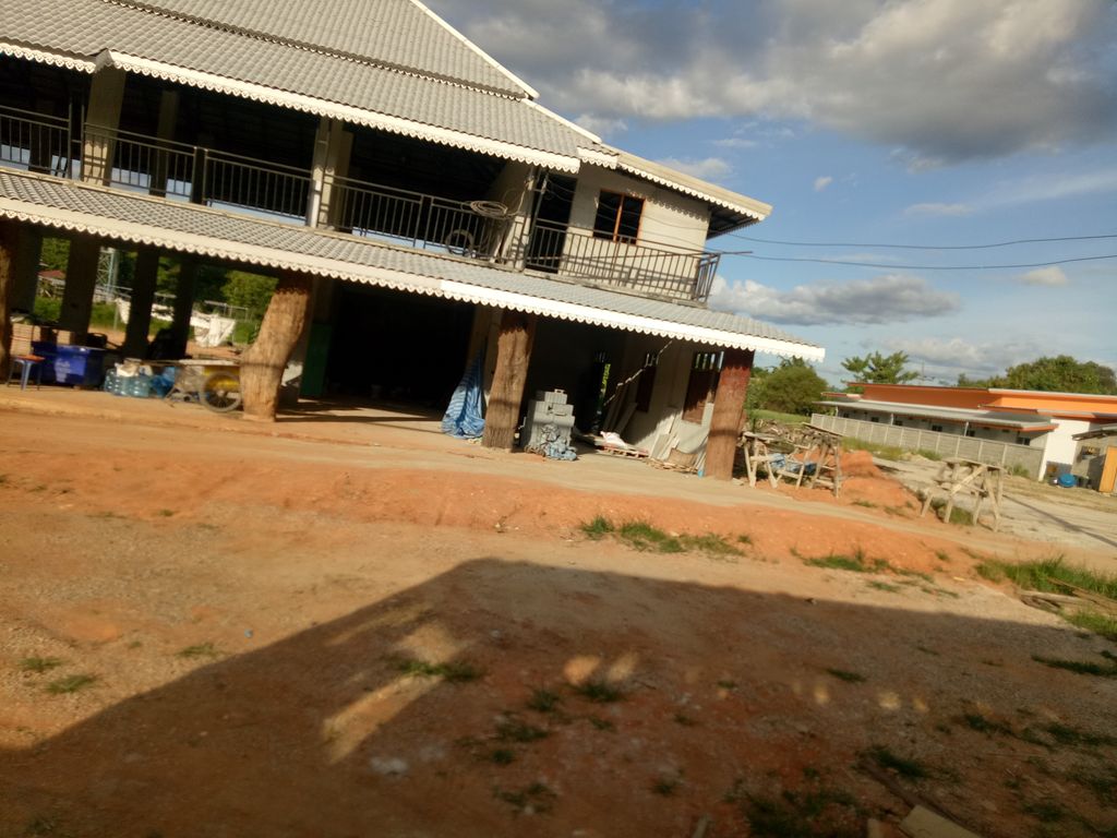 ภาพถนนตรงที่ ครัวคุณเฮง ตั้งอยู่ ถ่ายโดย chananthida พ.ศ. 2561 (2018) · A street-level view of where ครัวคุณเฮง · Khruakhunheng stands, by chananthida in 2561 (2018)