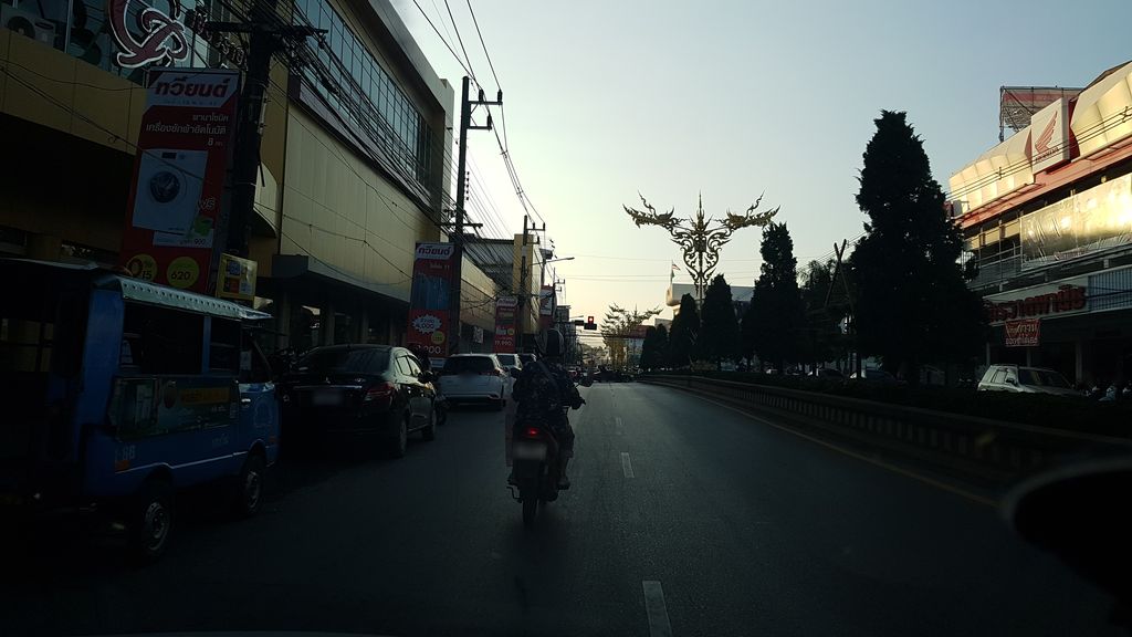 ภาพถนนตรงที่ บริษัท ทวียนต์ มาร์เก็ตติ้ง จำกัด ตั้งอยู่ ถ่ายโดย igorzo พ.ศ. 2562 (2019) · A street-level view of where บริษัท ทวียนต์ มาร์เก็ตติ้ง จำกัด · Thawiina Marketing Chamkat Company stands, by igorzo in 2562 (2019)