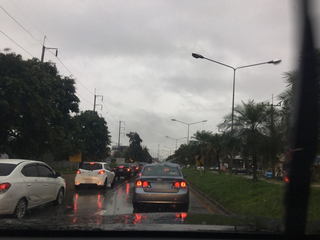 ภาพถนนตรงที่ แม่ฟ้าหลวงสแตนเลส ตั้งอยู่ ถ่ายโดย wapriz พ.ศ. 2561 (2018) · A street-level view of where แม่ฟ้าหลวงสแตนเลส · Mae Fah Luang Sataenlet stands, by wapriz in 2561 (2018)