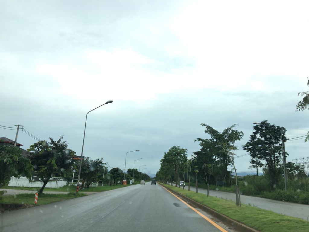 ภาพถนนตรงที่ เจริญแสงการไฟฟ้า ตั้งอยู่ ถ่ายโดย wapriz พ.ศ. 2561 (2018) · A street-level view of where เจริญแสงการไฟฟ้า · Charoen Saeng Kanfaifa stands, by wapriz in 2561 (2018)