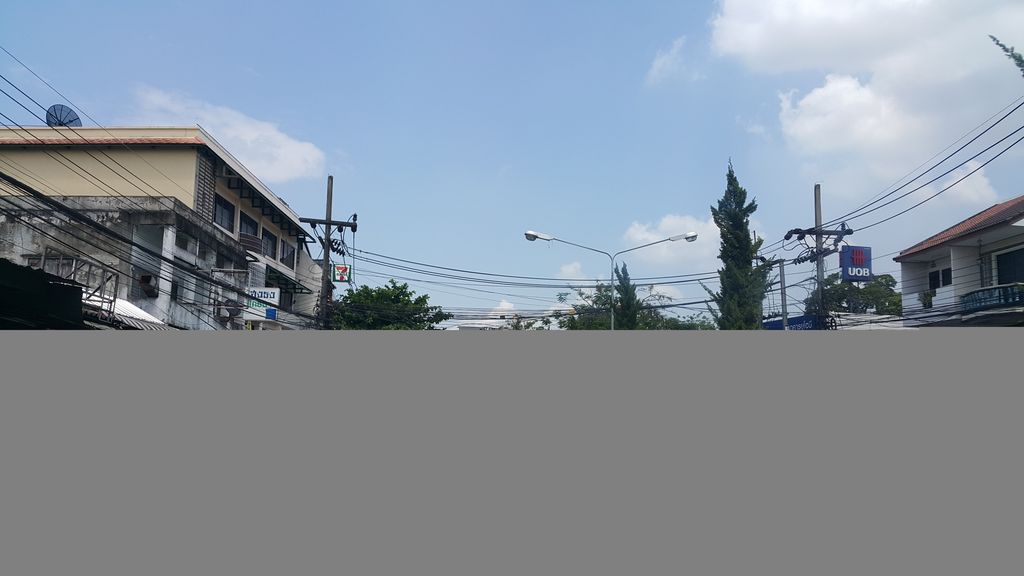 ภาพถนนตรงที่ สำนักงานบัญชีทวาย ตั้งอยู่ ถ่ายโดย jrcarlsen พ.ศ. 2560 (2017) · A street-level view of where สำนักงานบัญชีทวาย · Samnakngan Banchi Thawai stands, by jrcarlsen in 2560 (2017)