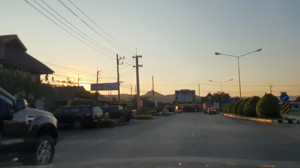 ภาพถนนตรงที่ ร้านลาบตาอู๋ สามแยกแม่ขะจาน ตั้งอยู่ ถ่ายโดย jrcarlsen พ.ศ. 2564 (2021) · A street-level view of where ร้านลาบตาอู๋ สามแยกแม่ขะจาน · Ran Laptau Sam Yaekmaekhachan stands, by jrcarlsen in 2564 (2021)