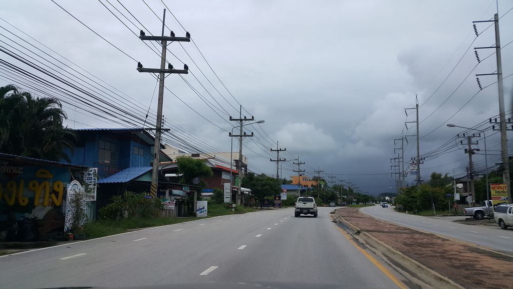 ภาพถนนตรงที่ ข้าวซอยป้าสาย ตั้งอยู่ ถ่ายโดย jrcarlsen พ.ศ. 2559 (2016) · A street-level view of where ข้าวซอยป้าสาย · Khao Soi Pa Sai stands, by jrcarlsen in 2559 (2016)