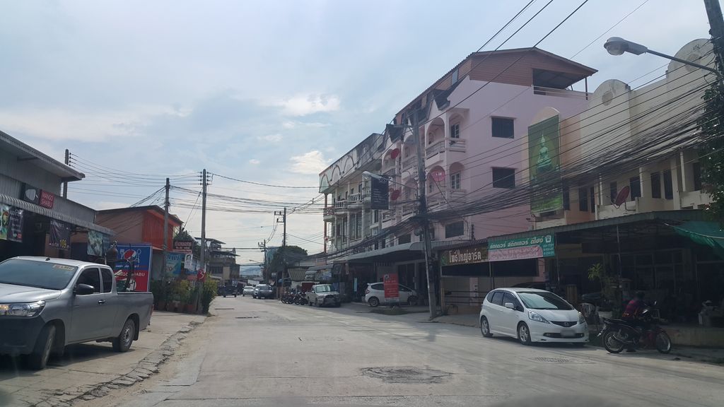 ภาพถนนตรงที่ หจก. สบายดีมีเดีย2017 089 ตั้งอยู่ ถ่ายโดย jrcarlsen พ.ศ. 2560 (2017) · A street-level view of where หจก. สบายดีมีเดีย2017 089 · . Sabaidimidia2017 089 Partnership stands, by jrcarlsen in 2560 (2017)