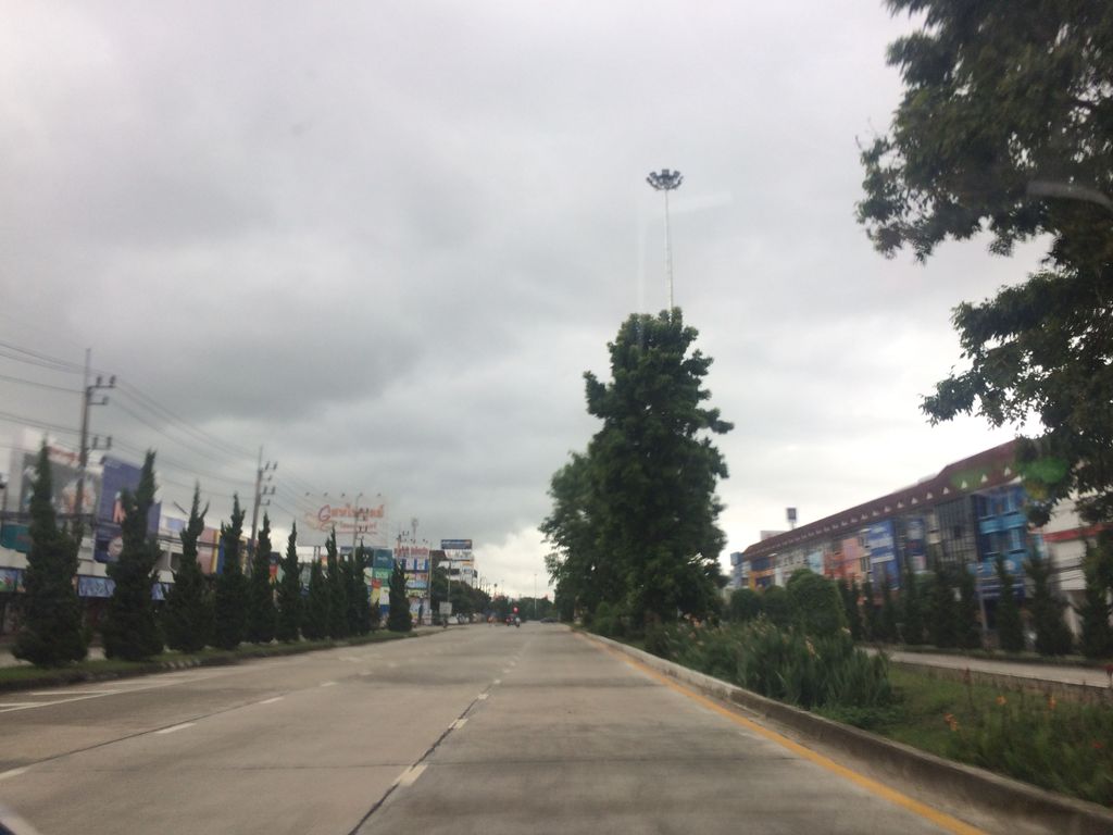 ภาพถนนตรงที่ น้ำเงี้ยวกลางทุ่ง ตั้งอยู่ ถ่ายโดย prasert พ.ศ. 2559 (2016) · A street-level view of where น้ำเงี้ยวกลางทุ่ง · Nam Ngiao Klangthung stands, by prasert in 2559 (2016)