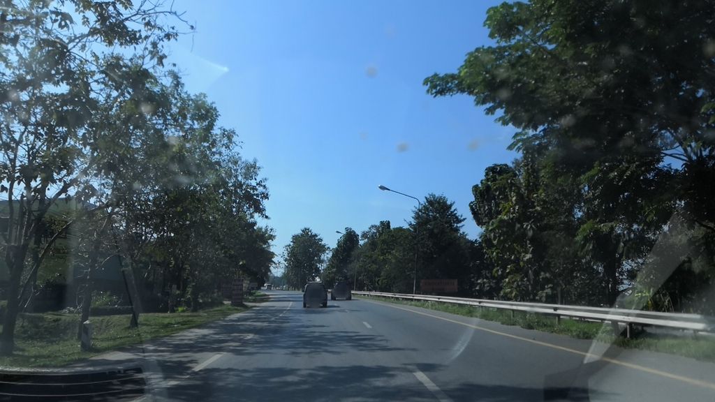 ภาพถนนตรงที่ สักกำบ๋อ เชียงราย ตั้งอยู่ ถ่ายโดย charlesano พ.ศ. 2561 (2018) · A street-level view of where สักกำบ๋อ เชียงราย · Sakkambo Chiang Rai stands, by charlesano in 2561 (2018)