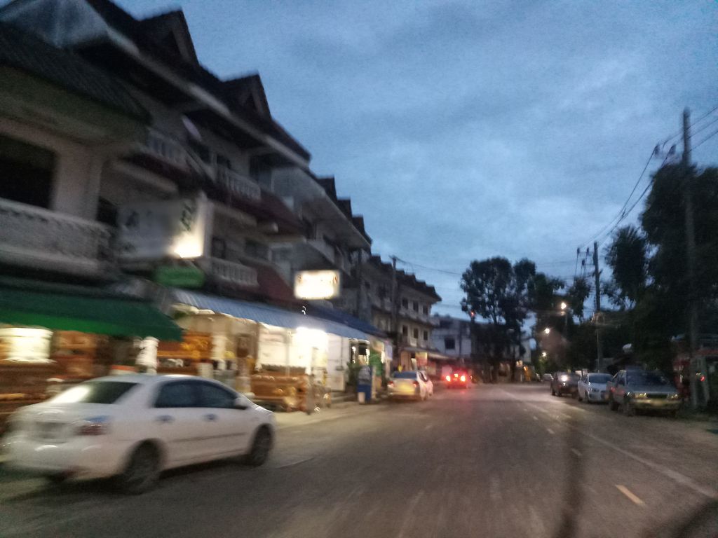 ภาพถนนตรงที่ สุนทร-อ.ประสิทธิ์การโลง ขายโลงศพเชียงราย ตั้งอยู่ ถ่ายโดย jang พ.ศ. 2561 (2018) · A street-level view of where สุนทร-อ.ประสิทธิ์การโลง ขายโลงศพเชียงราย · Suntha-a.prasit Kanlong Khai Longsop Chiang Rai stands, by jang in 2561 (2018)