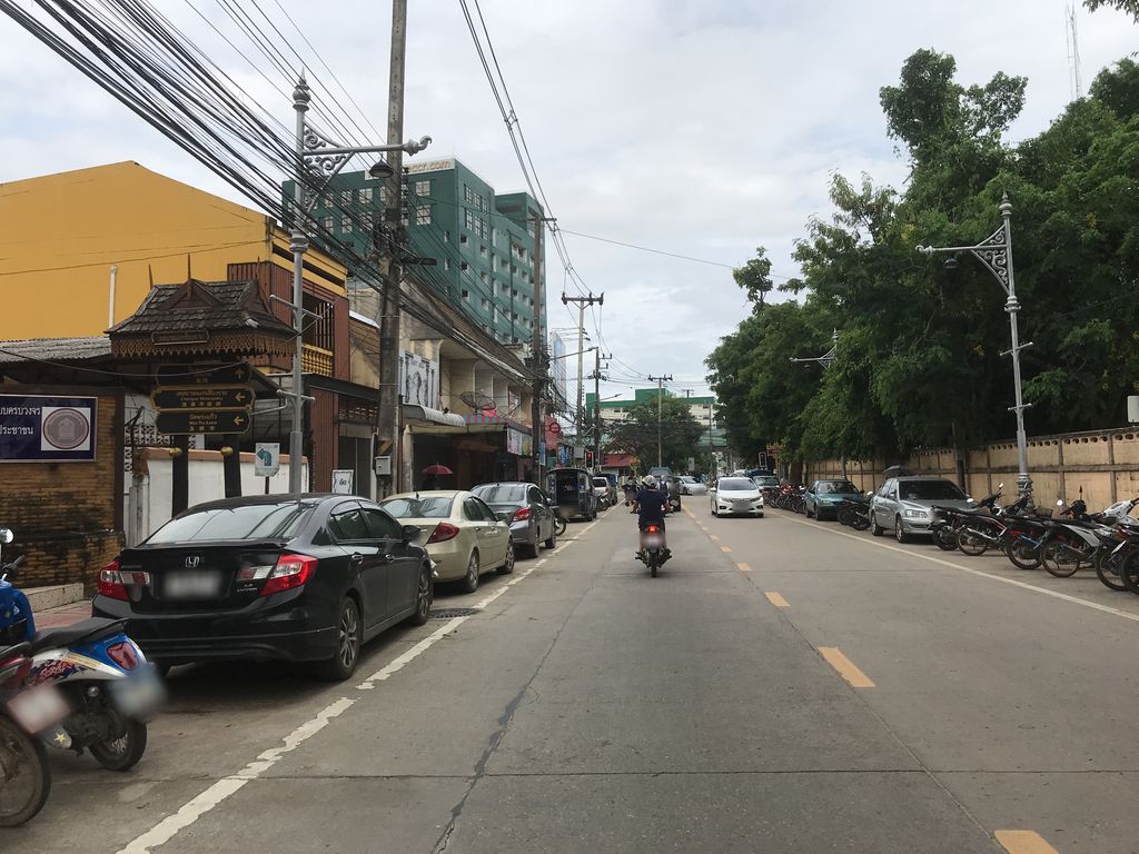ภาพถนนตรงที่ สมหวังBarber ตั้งอยู่ ถ่ายโดย kiw พ.ศ. 2561 (2018) · A street-level view of where สมหวังBarber stands, by kiw in 2561 (2018)