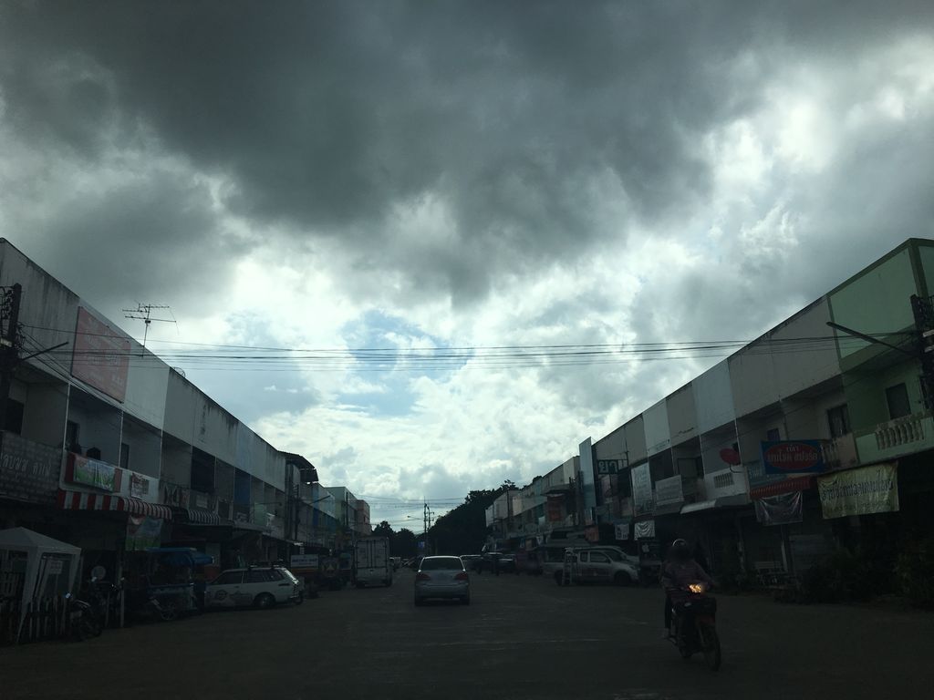 ภาพถนนตรงที่ สุกี้ยากิ ตั้งอยู่ ถ่ายโดย wapriz พ.ศ. 2561 (2018) · A street-level view of where สุกี้ยากิ · Suki Yaki stands, by wapriz in 2561 (2018)