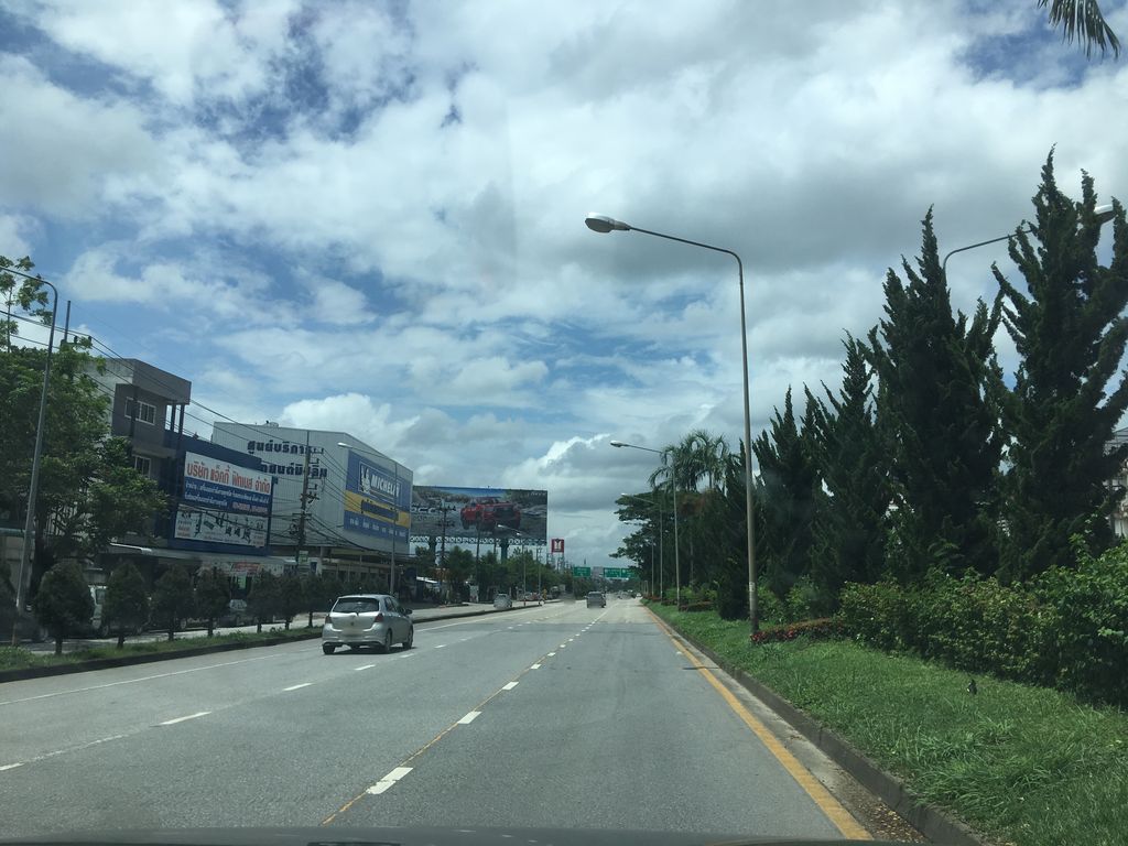 ภาพถนนตรงที่ นิสสัน แองเจิลเวย์ - Nissan Angelway ตั้งอยู่ ถ่ายโดย wapriz พ.ศ. 2561 (2018) · A street-level view of where นิสสัน แองเจิลเวย์ - Nissan Angelway stands, by wapriz in 2561 (2018)