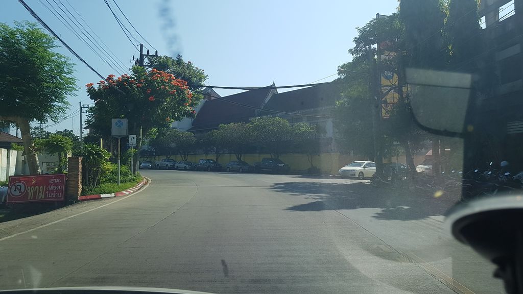 ภาพถนนตรงที่ ห้องอาหารต้นแก้ว โรงพยาบาลโอเวอร์บรุ๊ค ตั้งอยู่ ถ่ายโดย igorzo พ.ศ. 2562 (2019) · A street-level view of where ห้องอาหารต้นแก้ว โรงพยาบาลโอเวอร์บรุ๊ค · Hongahan Ton Kaeo Rongphayaban O Woe Brook stands, by igorzo in 2562 (2019)