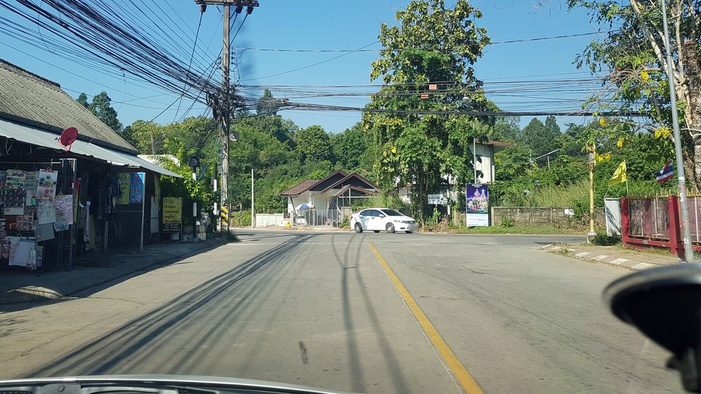 ภาพถนนตรงที่ Asakaze Café ตั้งอยู่ ถ่ายโดย igorzo พ.ศ. 2562 (2019) · A street-level view of where Asakaze Café stands, by igorzo in 2562 (2019)