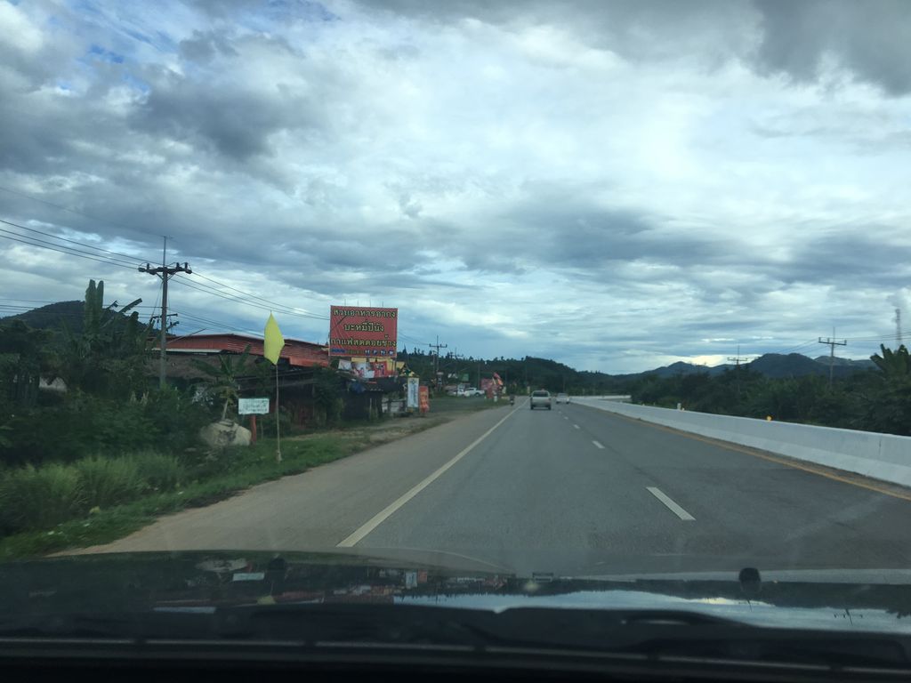 ภาพถนนตรงที่ MT FARM ตั้งอยู่ ถ่ายโดย wapriz พ.ศ. 2561 (2018) · A street-level view of where MT FARM stands, by wapriz in 2561 (2018)