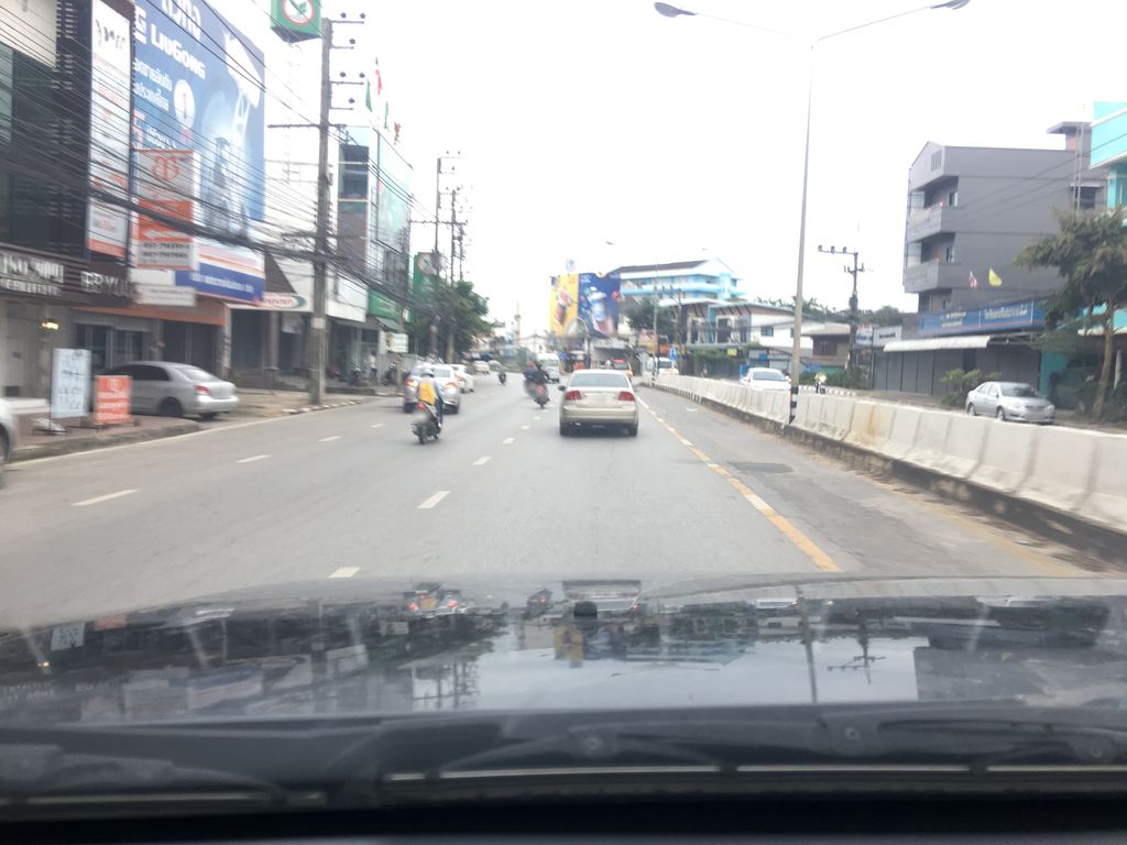ภาพถนนตรงที่ สลุงคำ ตั้งอยู่ ถ่ายโดย wapriz พ.ศ. 2561 (2018) · A street-level view of where สลุงคำ · Salungkham stands, by wapriz in 2561 (2018)