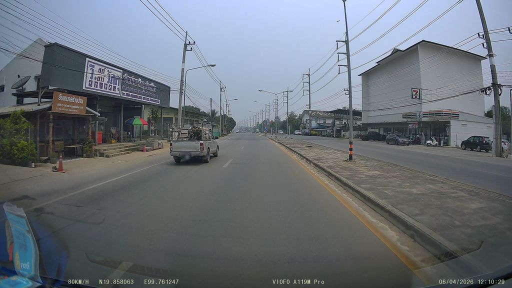ภาพถนนตรงที่ ร้านชาแม่สลอง ตั้งอยู่ ถ่ายโดย ThailandCambodia พ.ศ. 2569 (2026) · A street-level view of where ร้านชาแม่สลอง · Ran Cha Maetlong stands, by ThailandCambodia in 2569 (2026)
