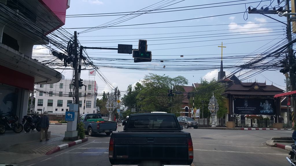 ภาพถนนตรงที่ ช้าง รถเช่าเชียงราย ตั้งอยู่ ถ่ายโดย jrcarlsen พ.ศ. 2560 (2017) · A street-level view of where ช้าง รถเช่าเชียงราย · Chang Rotchao Chiang Rai stands, by jrcarlsen in 2560 (2017)
