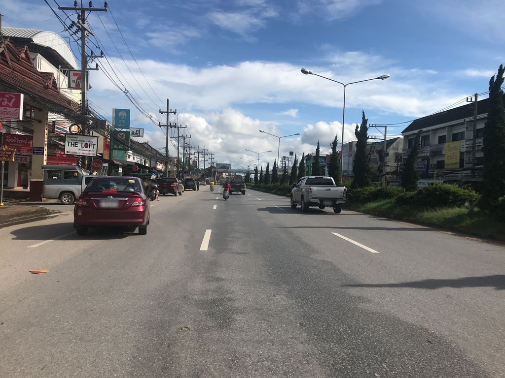 ภาพถนนตรงที่ ตำนัว ตั้งอยู่ ถ่ายโดย wiwattantib พ.ศ. 2561 (2018) · A street-level view of where ตำนัว · Tamnua stands, by wiwattantib in 2561 (2018)