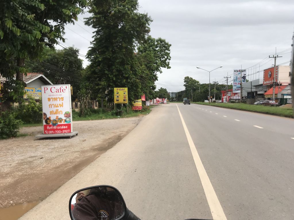 ภาพถนนตรงที่ IBot Academy Chiang Rai ตั้งอยู่ ถ่ายโดย kiw พ.ศ. 2561 (2018) · A street-level view of where IBot Academy Chiang Rai stands, by kiw in 2561 (2018)