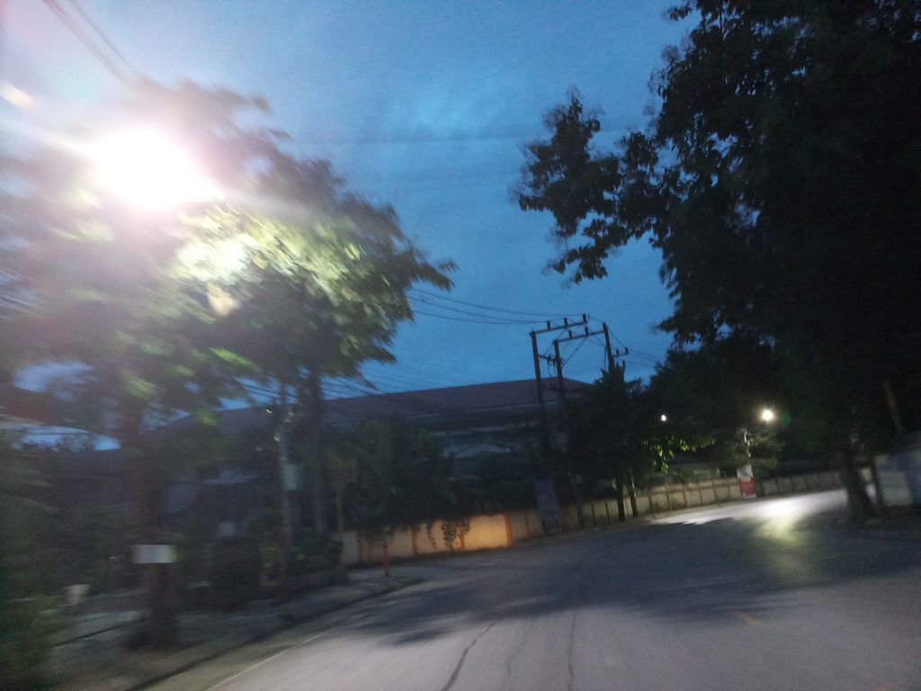 ภาพถนนตรงที่ Wan Love CRI ตั้งอยู่ ถ่ายโดย jang พ.ศ. 2561 (2018) · A street-level view of where Wan Love CRI stands, by jang in 2561 (2018)