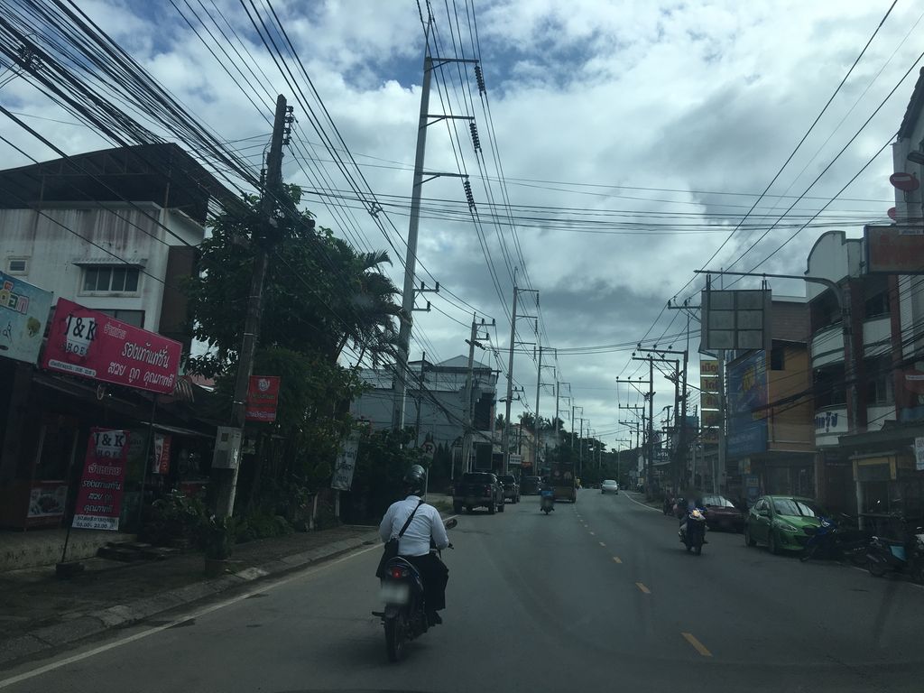 ภาพถนนตรงที่ ร้าน นิดาเฟรม industrial art ตั้งอยู่ ถ่ายโดย wapriz พ.ศ. 2561 (2018) · A street-level view of where ร้าน นิดาเฟรม industrial art stands, by wapriz in 2561 (2018)