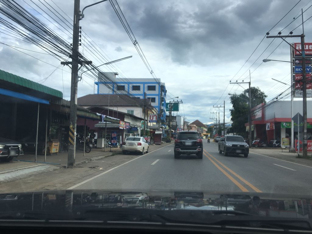ภาพถนนตรงที่ ร้านศรีลัยสามพี่น้อง สาขา2 ตั้งอยู่ ถ่ายโดย wapriz พ.ศ. 2561 (2018) · A street-level view of where ร้านศรีลัยสามพี่น้อง สาขา2 · Ran Si Lai Samphinong Sakha2 stands, by wapriz in 2561 (2018)