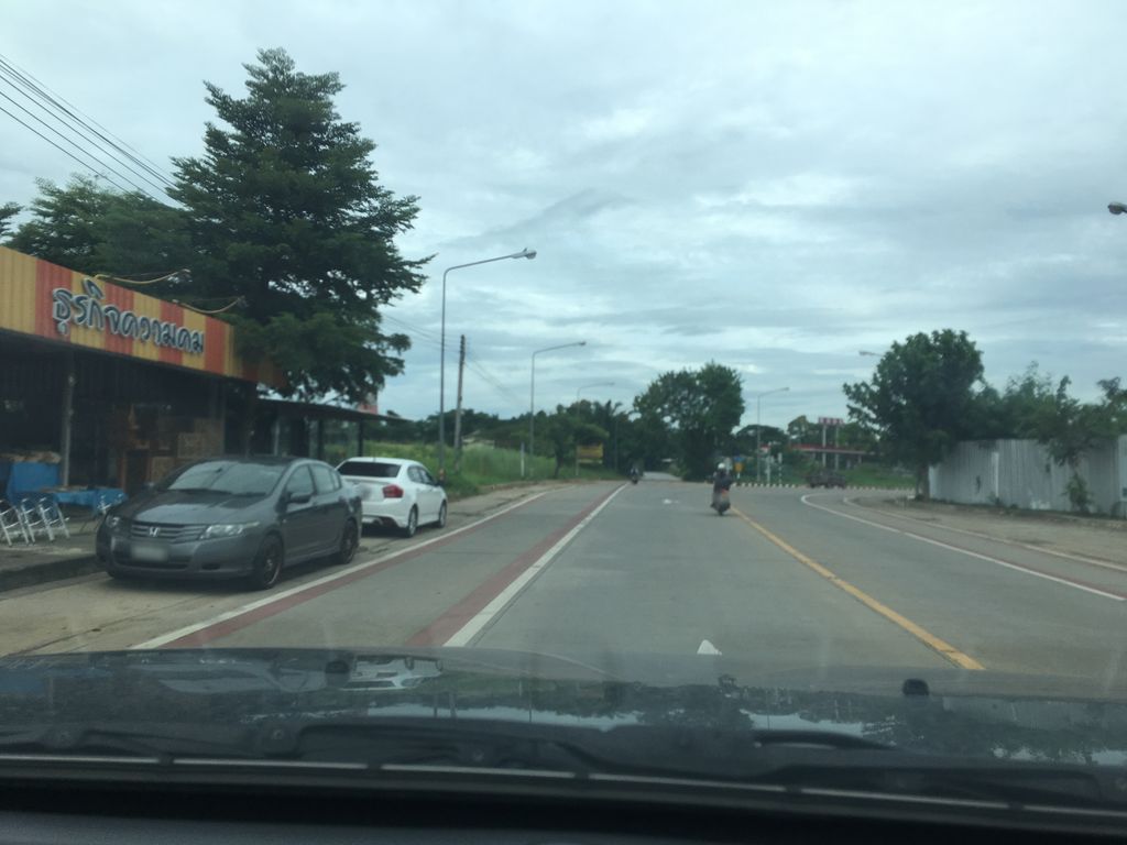 ภาพถนนตรงที่ วีอาร์มอเตอร์ ตั้งอยู่ ถ่ายโดย wapriz พ.ศ. 2561 (2018) · A street-level view of where วีอาร์มอเตอร์ · Wi A Motor stands, by wapriz in 2561 (2018)