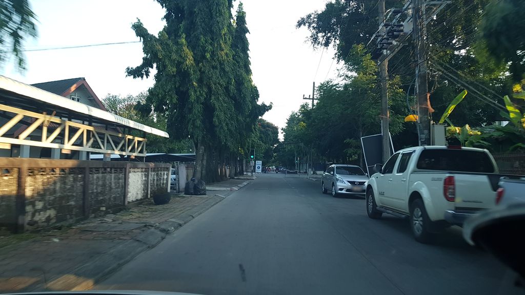 ภาพถนนตรงที่ Baanmod CAFE' ร้านกาเเฟบ้านมด ตั้งอยู่ ถ่ายโดย igorzo พ.ศ. 2562 (2019) · A street-level view of where Baanmod CAFE' ร้านกาเเฟบ้านมด stands, by igorzo in 2562 (2019)
