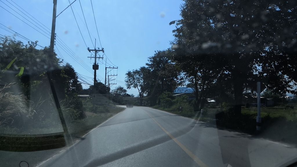 ภาพถนนตรงที่ ทับทิม พันธุ์ปลา ตั้งอยู่ ถ่ายโดย charlesano พ.ศ. 2561 (2018) · A street-level view of where ทับทิม พันธุ์ปลา · Thapthim Phanpla stands, by charlesano in 2561 (2018)