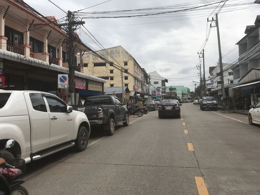 ภาพถนนตรงที่ เจียงฮายคาร์แคร์ ตั้งอยู่ ถ่ายโดย kiw พ.ศ. 2561 (2018) · A street-level view of where เจียงฮายคาร์แคร์ · Chianghai Car Care stands, by kiw in 2561 (2018)