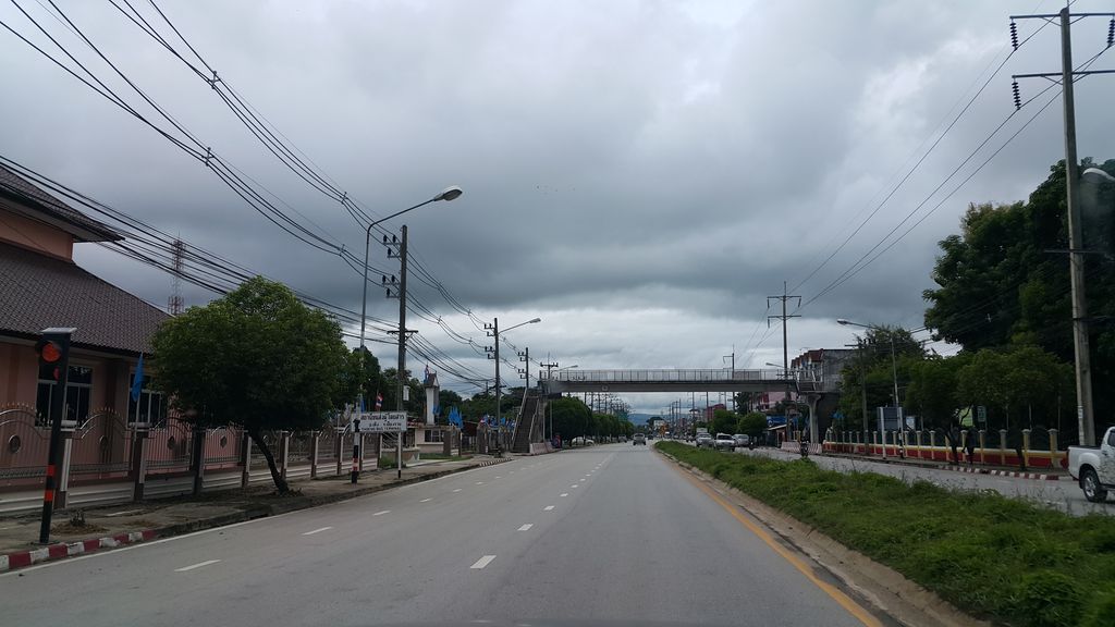 ภาพถนนตรงที่ Sakooy Coffee ตั้งอยู่ ถ่ายโดย jrcarlsen พ.ศ. 2559 (2016) · A street-level view of where Sakooy Coffee stands, by jrcarlsen in 2559 (2016)