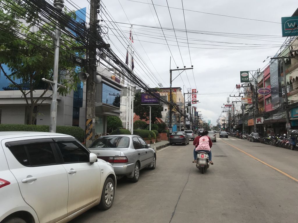 ภาพถนนตรงที่ ห้างเอดิสัน ตั้งอยู่ ถ่ายโดย kiw พ.ศ. 2561 (2018) · A street-level view of where ห้างเอดิสัน · Hangedisan stands, by kiw in 2561 (2018)