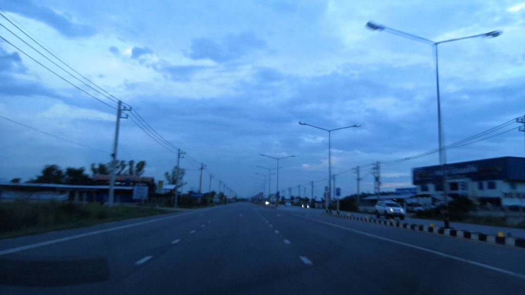 ภาพถนนตรงที่ ลาบยูเทิร์น ตั้งอยู่ ถ่ายโดย charlesano พ.ศ. 2561 (2018) · A street-level view of where ลาบยูเทิร์น · Lapyuthoen stands, by charlesano in 2561 (2018)