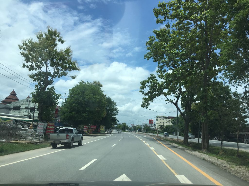 ภาพถนนตรงที่ ทรัพย์เจริญเบรคยนต์ ตั้งอยู่ ถ่ายโดย wapriz พ.ศ. 2561 (2018) · A street-level view of where ทรัพย์เจริญเบรคยนต์ · Sapcherin Brake Yon stands, by wapriz in 2561 (2018)