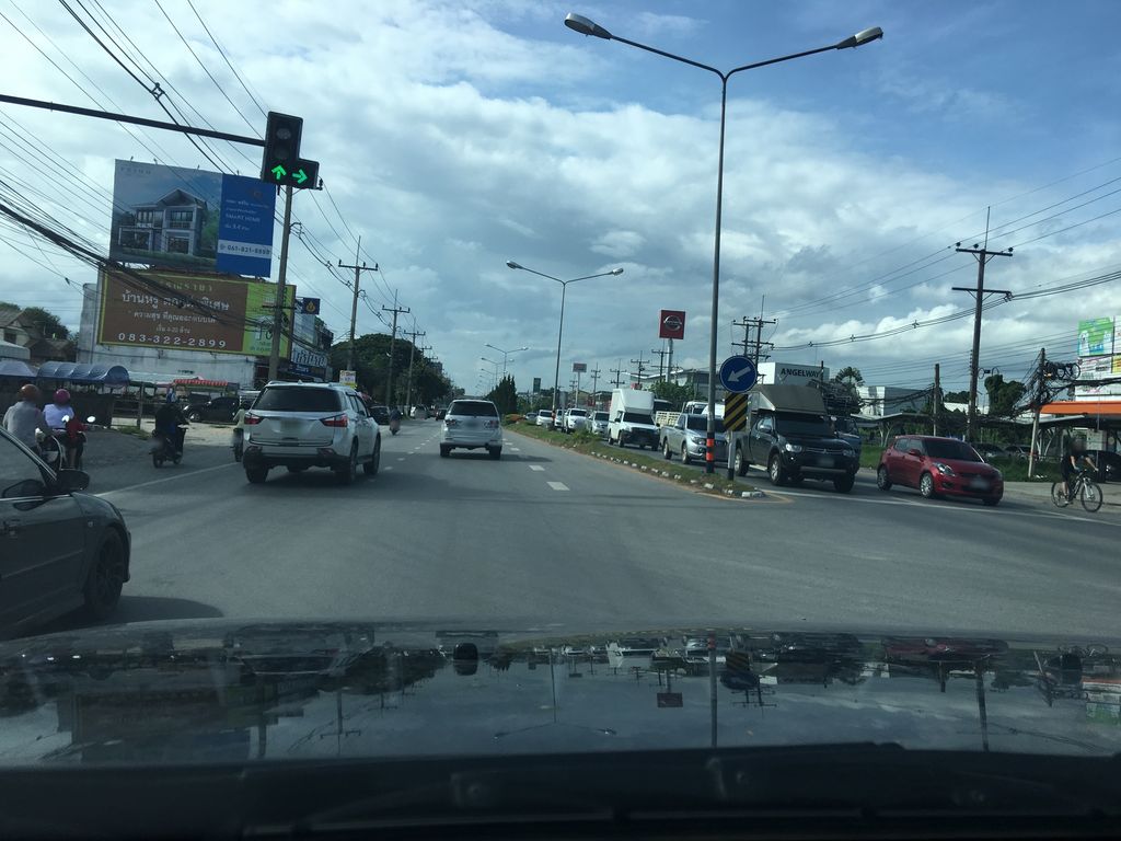 ภาพถนนตรงที่ เอ็มจีจีทีเอ เชียงรายแยกไฟแดงฝั่งหมิ่น ตั้งอยู่ ถ่ายโดย wapriz พ.ศ. 2561 (2018) · A street-level view of where เอ็มจีจีทีเอ เชียงรายแยกไฟแดงฝั่งหมิ่น · Emchichithie Chiang Rai Yaekfaidaeng Fangmin stands, by wapriz in 2561 (2018)