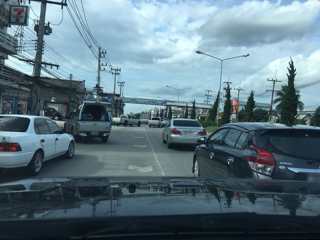 ภาพถนนตรงที่ Megaforce Auto ตั้งอยู่ ถ่ายโดย wapriz พ.ศ. 2561 (2018) · A street-level view of where Megaforce Auto stands, by wapriz in 2561 (2018)
