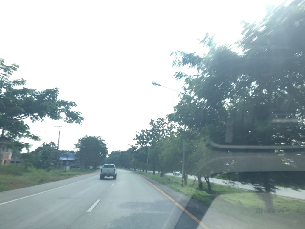 ภาพถนนตรงที่ ขวัญ ซีฟู้ด ตั้งอยู่ ถ่ายโดย wapriz พ.ศ. 2561 (2018) · A street-level view of where ขวัญ ซีฟู้ด · Khwan Seafood stands, by wapriz in 2561 (2018)