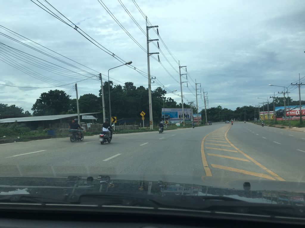 ภาพถนนตรงที่ ฮาว่าหม่าล่า ตั้งอยู่ ถ่ายโดย wapriz พ.ศ. 2561 (2018) · A street-level view of where ฮาว่าหม่าล่า · Haomala stands, by wapriz in 2561 (2018)