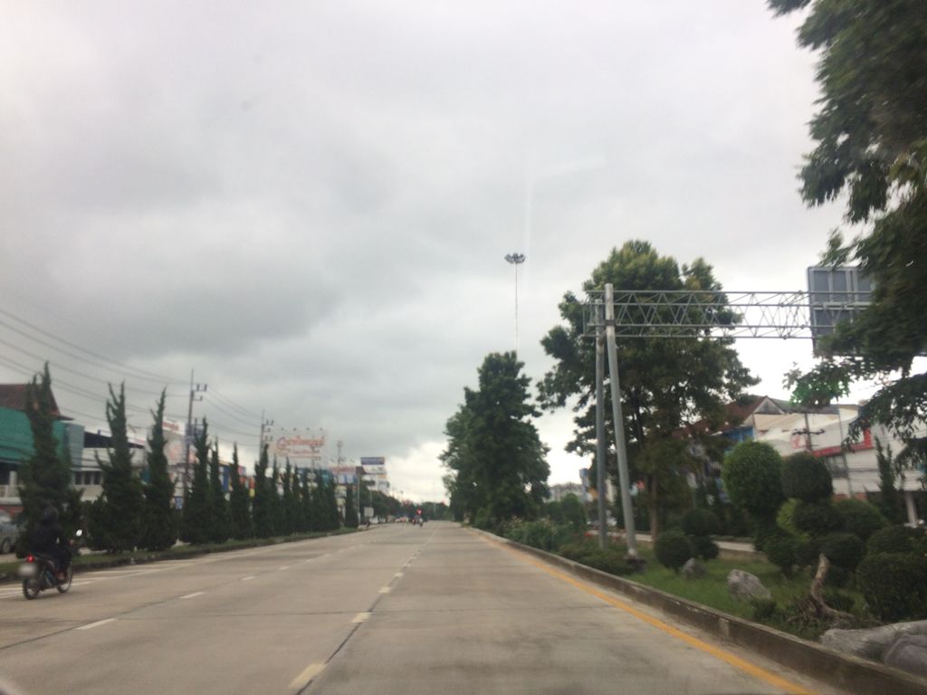 ภาพถนนตรงที่ ร้านมหาชัยเบรคยนต์ ตั้งอยู่ ถ่ายโดย prasert พ.ศ. 2559 (2016) · A street-level view of where ร้านมหาชัยเบรคยนต์ · Ran Mahachai Brake Yon stands, by prasert in 2559 (2016)