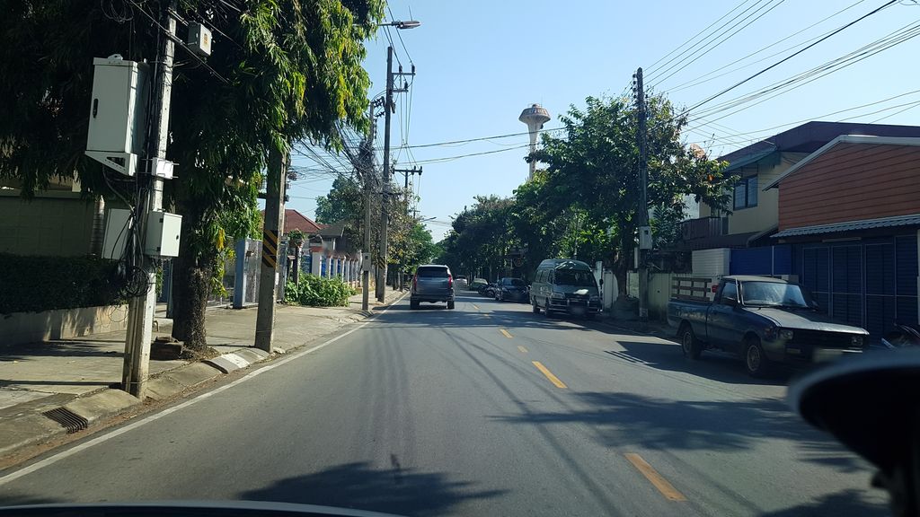 ภาพถนนตรงที่ Chiang Rai Condotel ตั้งอยู่ ถ่ายโดย igorzo พ.ศ. 2562 (2019) · A street-level view of where Chiang Rai Condotel stands, by igorzo in 2562 (2019)