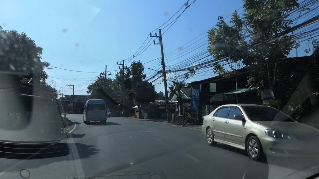 ภาพถนนตรงที่ ตลาดมารวย ฝั่งหมิ่น ตั้งอยู่ ถ่ายโดย charlesano พ.ศ. 2561 (2018) · A street-level view of where ตลาดมารวย ฝั่งหมิ่น · Maruai Fangmin Market stands, by charlesano in 2561 (2018)