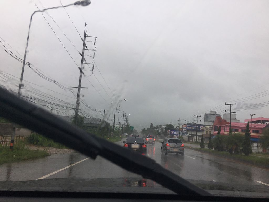 ภาพถนนตรงที่ Saengsuk home school ตั้งอยู่ ถ่ายโดย wapriz พ.ศ. 2561 (2018) · A street-level view of where Saengsuk home school stands, by wapriz in 2561 (2018)