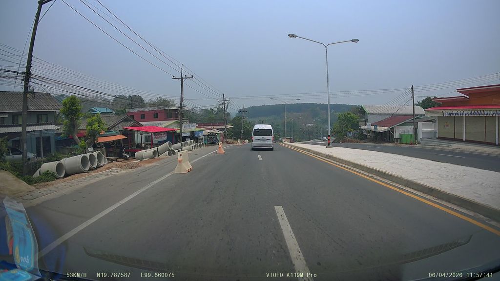 ภาพถนนตรงที่ เอมอร กาแฟสด น้ำปั่น ไอศรีม ตั้งอยู่ ถ่ายโดย ThailandCambodia พ.ศ. 2569 (2026) · A street-level view of where เอมอร กาแฟสด น้ำปั่น ไอศรีม · Emon Kafaetda Nam Pan Aisim stands, by ThailandCambodia in 2569 (2026)