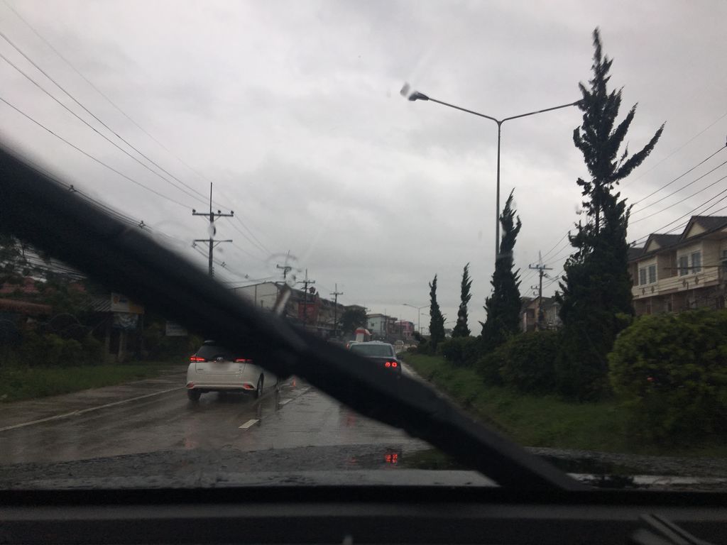 ภาพถนนตรงที่ ช้อนทอง ผัดไทยโบราณ ตั้งอยู่ ถ่ายโดย wapriz พ.ศ. 2561 (2018) · A street-level view of where ช้อนทอง ผัดไทยโบราณ · Chonthong Phatthaibrona stands, by wapriz in 2561 (2018)