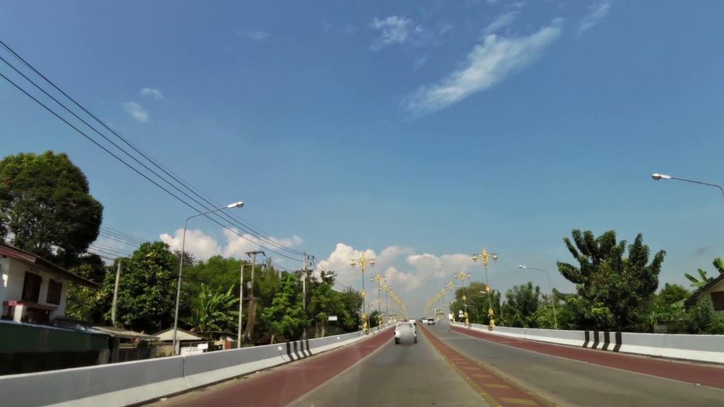ภาพถนนตรงที่ APcom TV ตั้งอยู่ ถ่ายโดย toffy พ.ศ. 2561 (2018) · A street-level view of where APcom TV stands, by toffy in 2561 (2018)